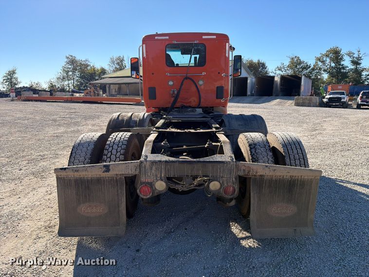 image for item FC3402 2017 Peterbilt 579 truck cab and chassis
