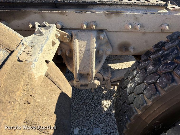 image for item FC3402 2017 Peterbilt 579 truck cab and chassis