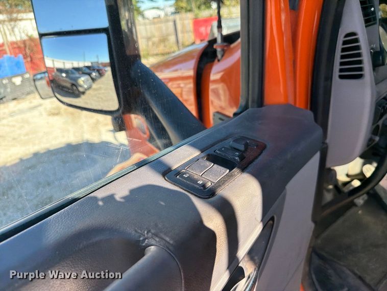 image for item FC3402 2017 Peterbilt 579 truck cab and chassis