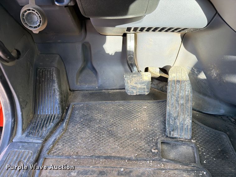 image for item FC3402 2017 Peterbilt 579 truck cab and chassis