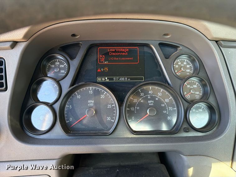 image for item FC3402 2017 Peterbilt 579 truck cab and chassis