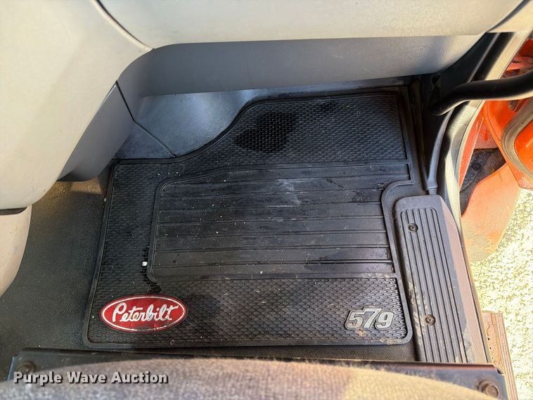 image for item FC3402 2017 Peterbilt 579 truck cab and chassis