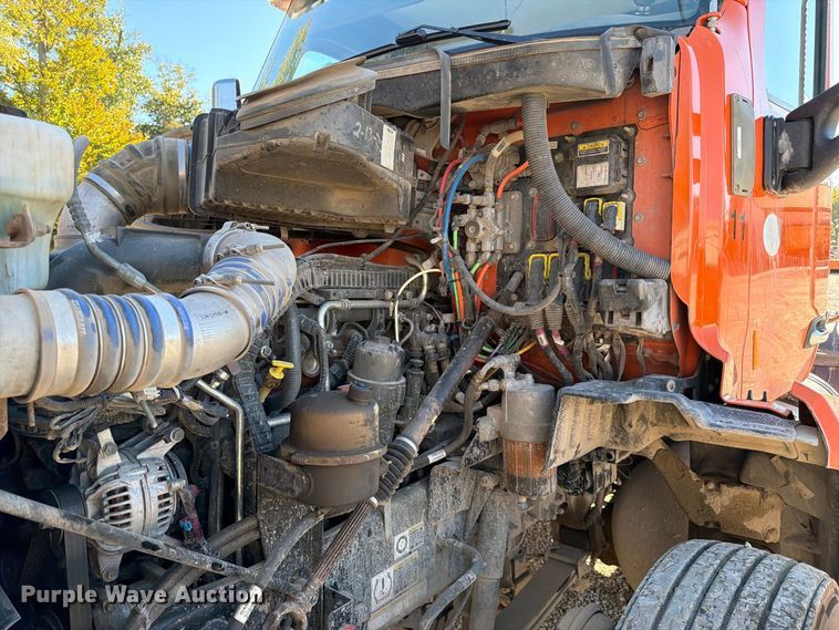 image for item FC3402 2017 Peterbilt 579 truck cab and chassis