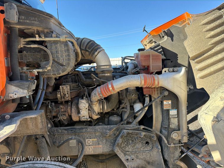 image for item FC3402 2017 Peterbilt 579 truck cab and chassis