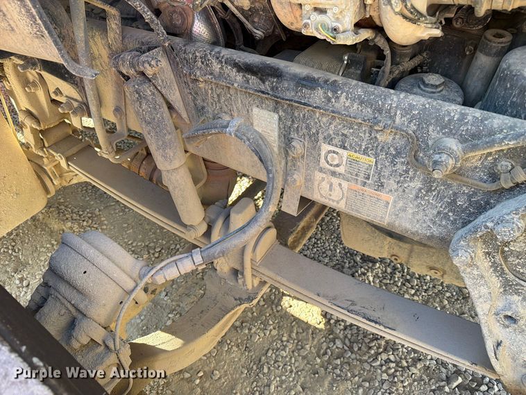 image for item FC3402 2017 Peterbilt 579 truck cab and chassis