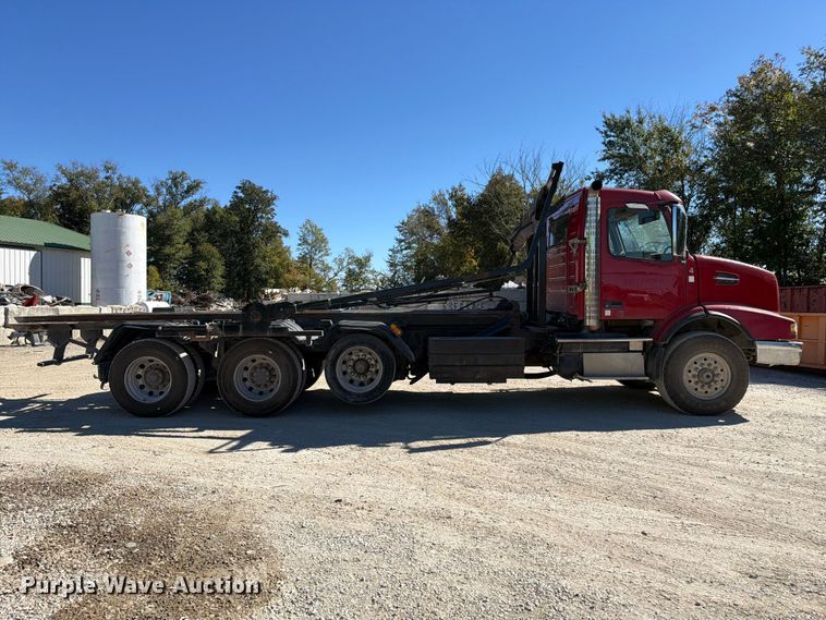 image for item FC3403 2007 Volvo Truck VHD roll-off container truck