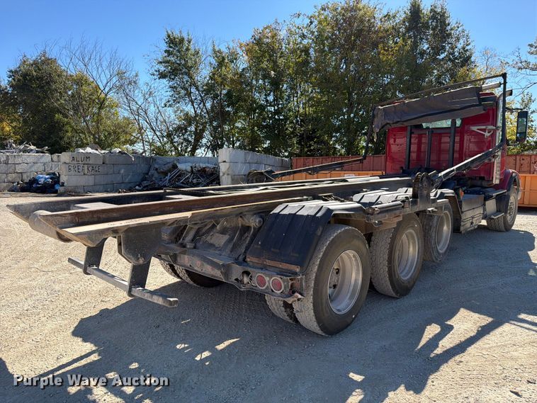 image for item FC3403 2007 Volvo Truck VHD roll-off container truck