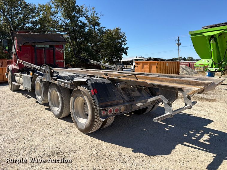 image for item FC3403 2007 Volvo Truck VHD roll-off container truck