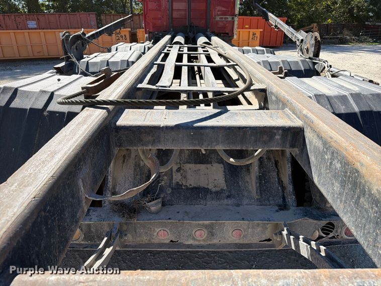 image for item FC3403 2007 Volvo Truck VHD roll-off container truck