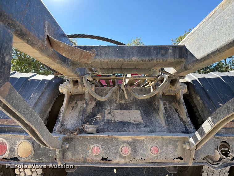 image for item FC3403 2007 Volvo Truck VHD roll-off container truck