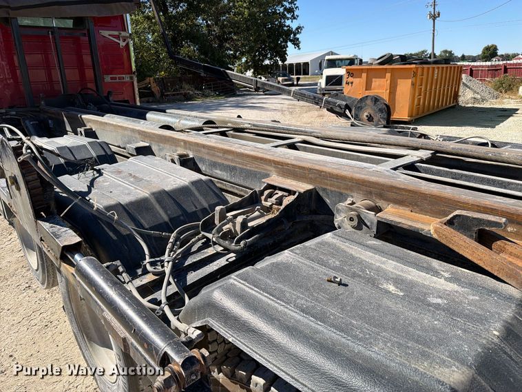 image for item FC3403 2007 Volvo Truck VHD roll-off container truck