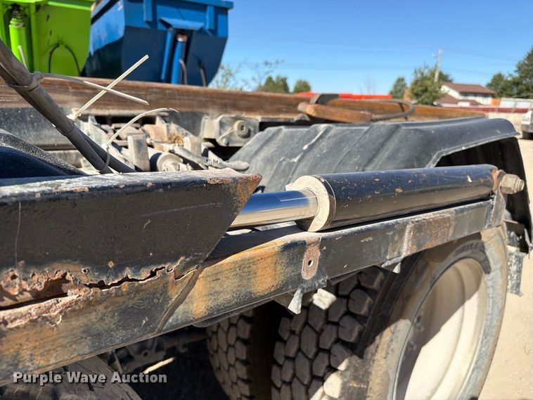 image for item FC3403 2007 Volvo Truck VHD roll-off container truck