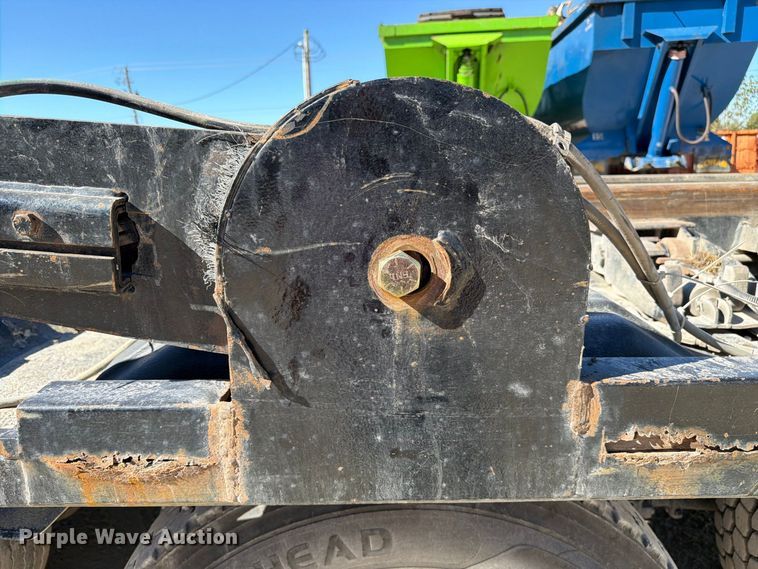 image for item FC3403 2007 Volvo Truck VHD roll-off container truck