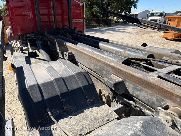 image for item FC3403 2007 Volvo Truck VHD roll-off container truck