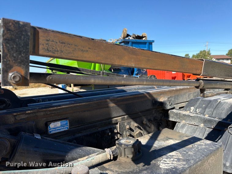 image for item FC3403 2007 Volvo Truck VHD roll-off container truck
