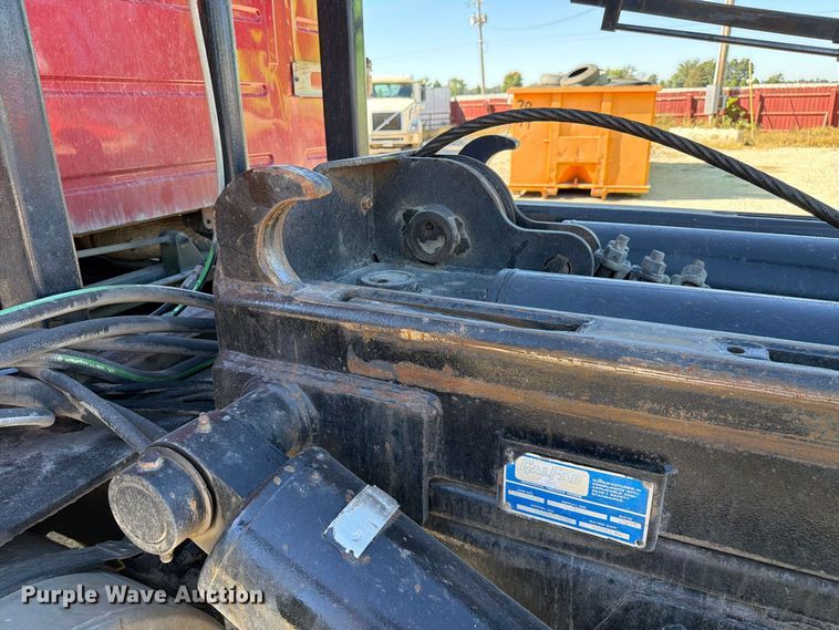 image for item FC3403 2007 Volvo Truck VHD roll-off container truck