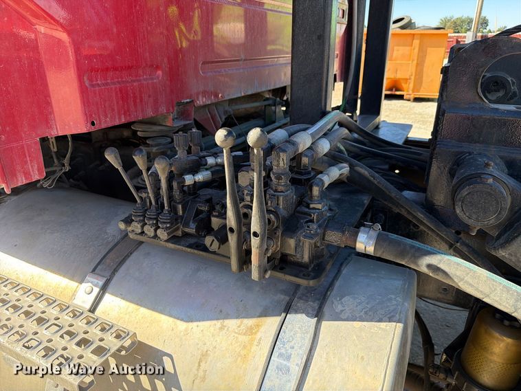 image for item FC3403 2007 Volvo Truck VHD roll-off container truck