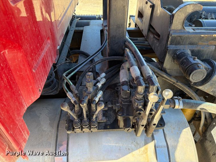 image for item FC3403 2007 Volvo Truck VHD roll-off container truck