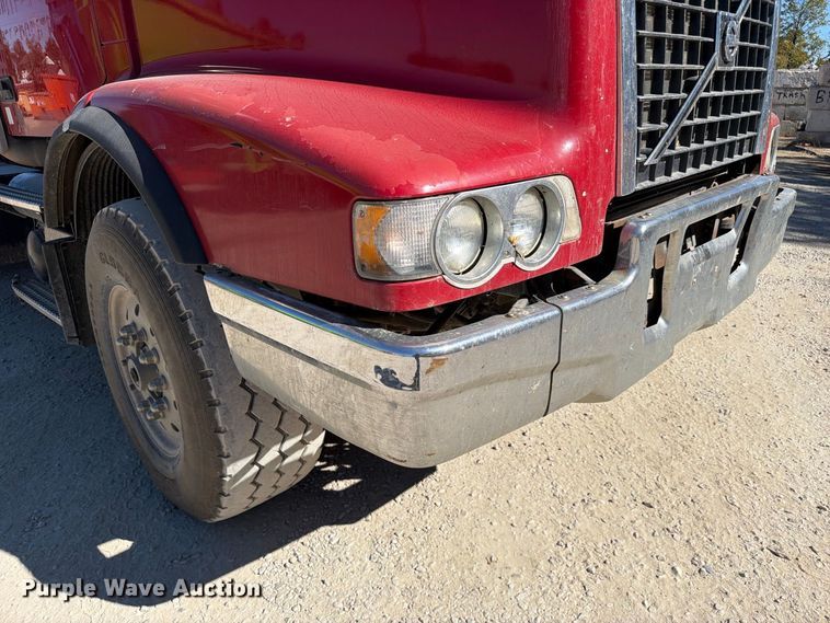 image for item FC3403 2007 Volvo Truck VHD roll-off container truck