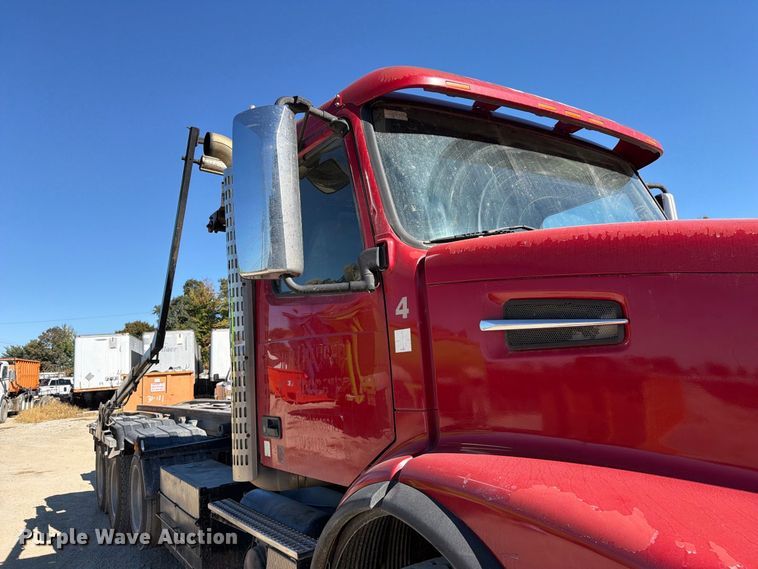 image for item FC3403 2007 Volvo Truck VHD roll-off container truck