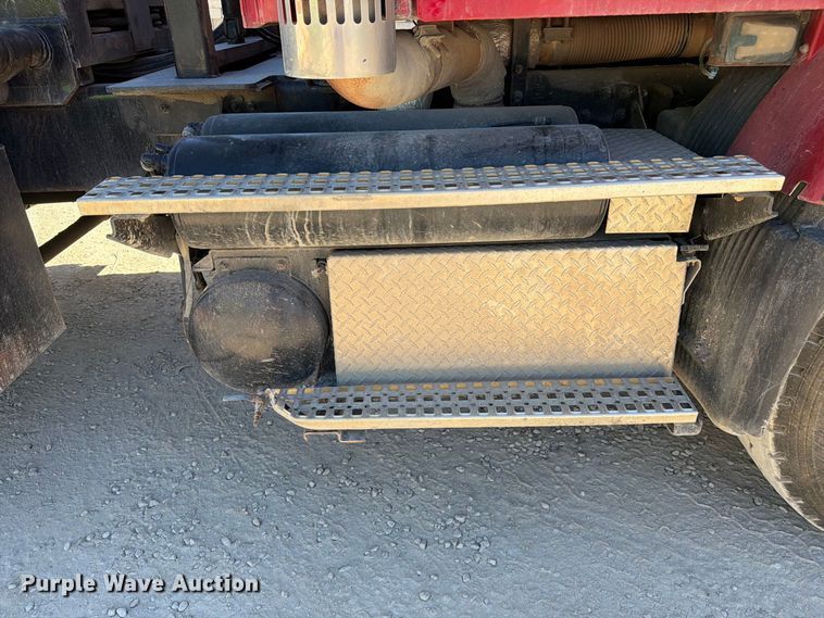 image for item FC3403 2007 Volvo Truck VHD roll-off container truck