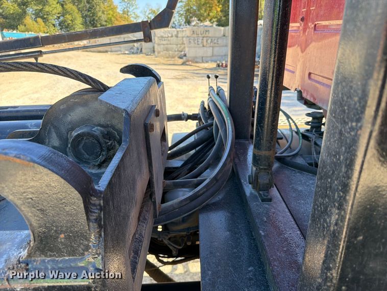 image for item FC3403 2007 Volvo Truck VHD roll-off container truck
