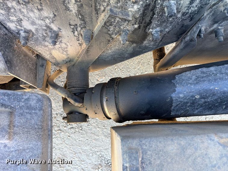 image for item FC3403 2007 Volvo Truck VHD roll-off container truck