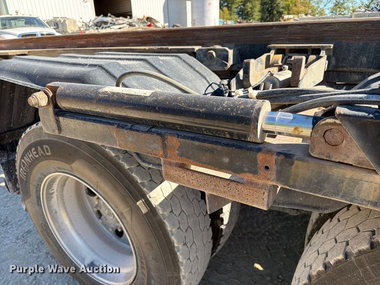 image for item FC3403 2007 Volvo Truck VHD roll-off container truck