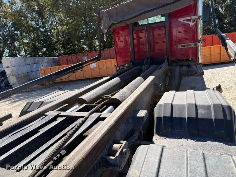 image for item FC3403 2007 Volvo Truck VHD roll-off container truck