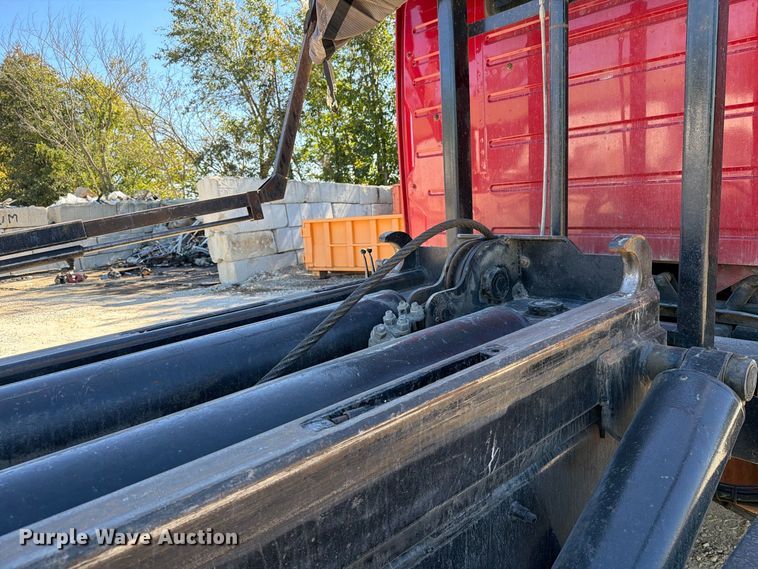 image for item FC3403 2007 Volvo Truck VHD roll-off container truck