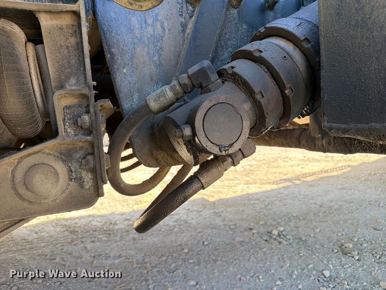 image for item FC3403 2007 Volvo Truck VHD roll-off container truck