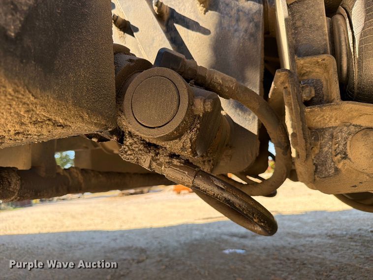 image for item FC3403 2007 Volvo Truck VHD roll-off container truck