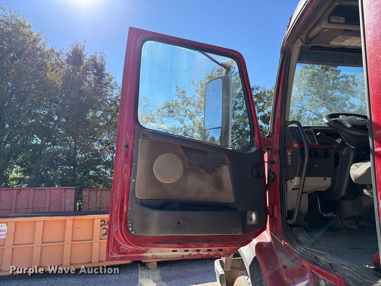 image for item FC3403 2007 Volvo Truck VHD roll-off container truck