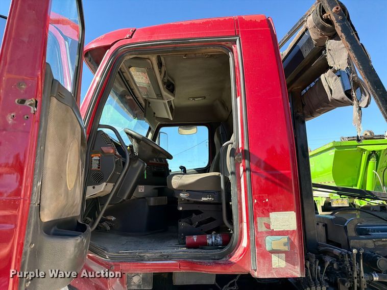 image for item FC3403 2007 Volvo Truck VHD roll-off container truck