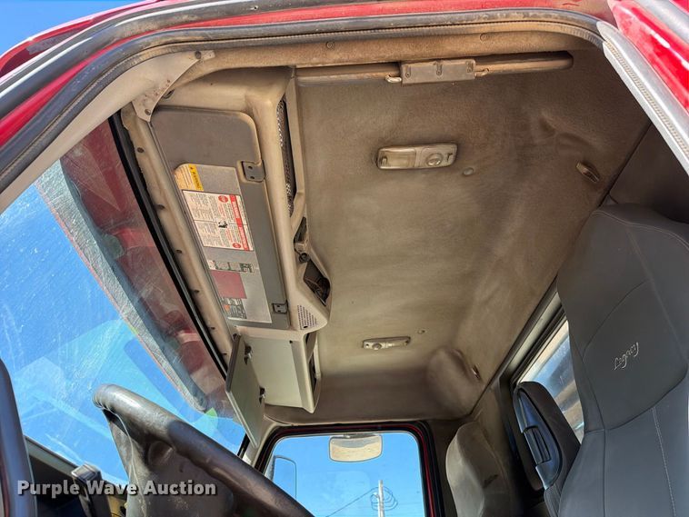 image for item FC3403 2007 Volvo Truck VHD roll-off container truck