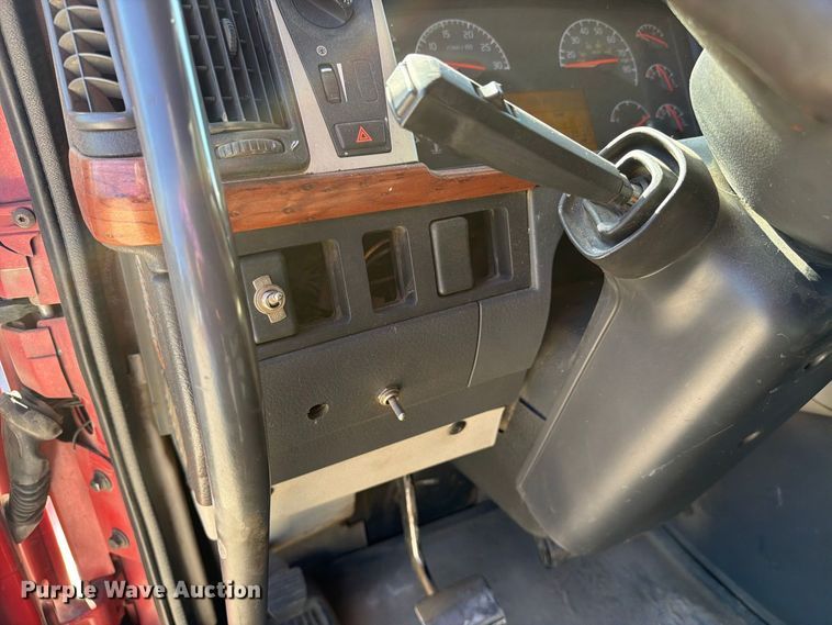 image for item FC3403 2007 Volvo Truck VHD roll-off container truck