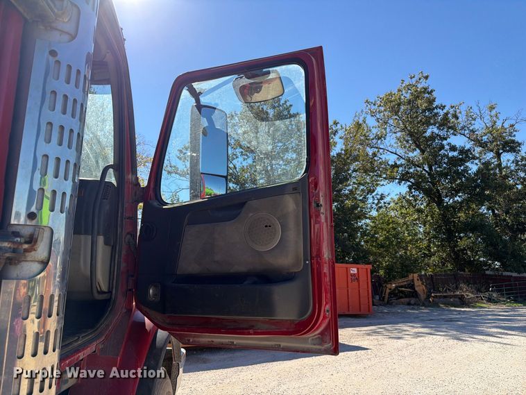 image for item FC3403 2007 Volvo Truck VHD roll-off container truck