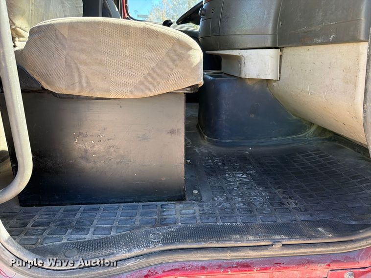 image for item FC3403 2007 Volvo Truck VHD roll-off container truck