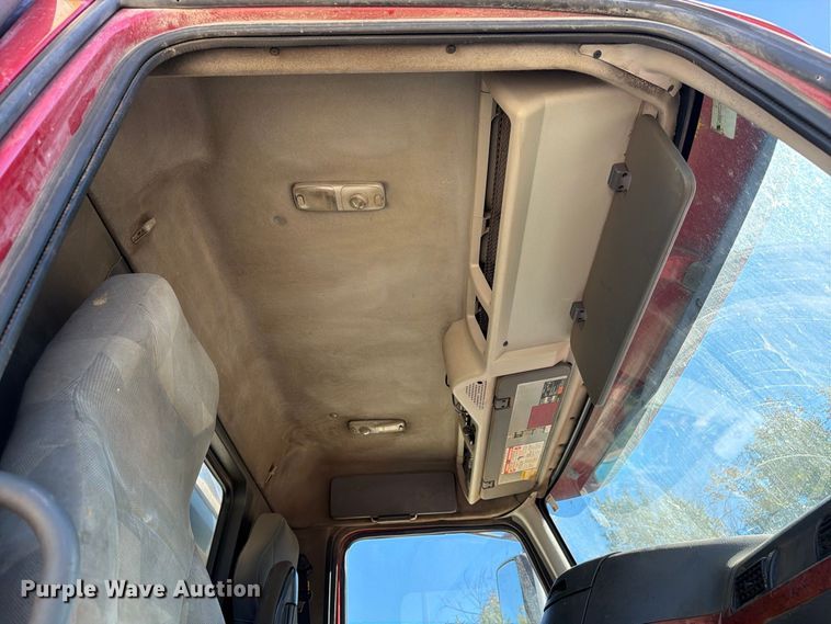 image for item FC3403 2007 Volvo Truck VHD roll-off container truck