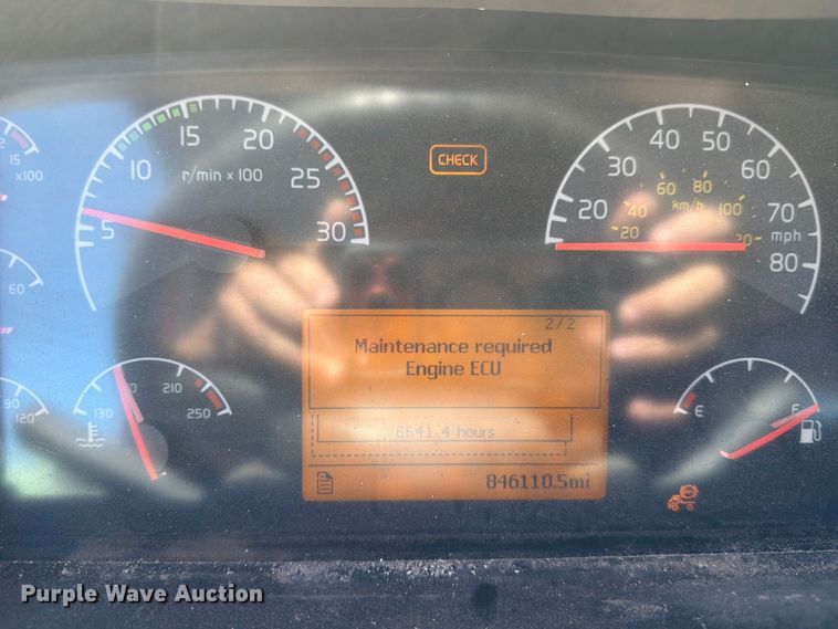 image for item FC3403 2007 Volvo Truck VHD roll-off container truck