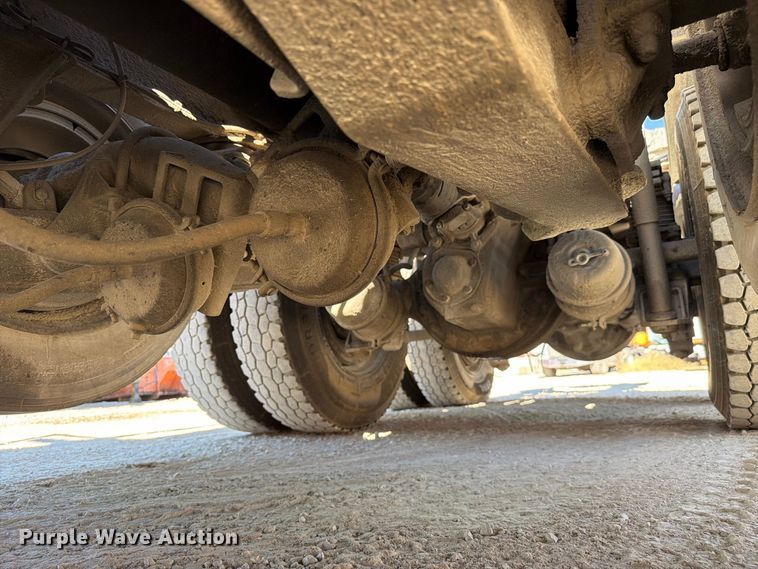 image for item FC3403 2007 Volvo Truck VHD roll-off container truck