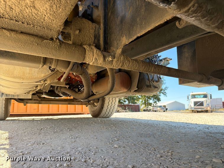 image for item FC3403 2007 Volvo Truck VHD roll-off container truck