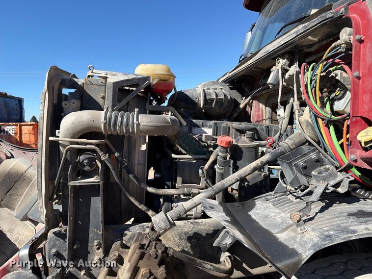image for item FC3403 2007 Volvo Truck VHD roll-off container truck
