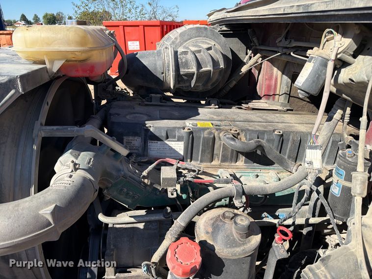 image for item FC3403 2007 Volvo Truck VHD roll-off container truck