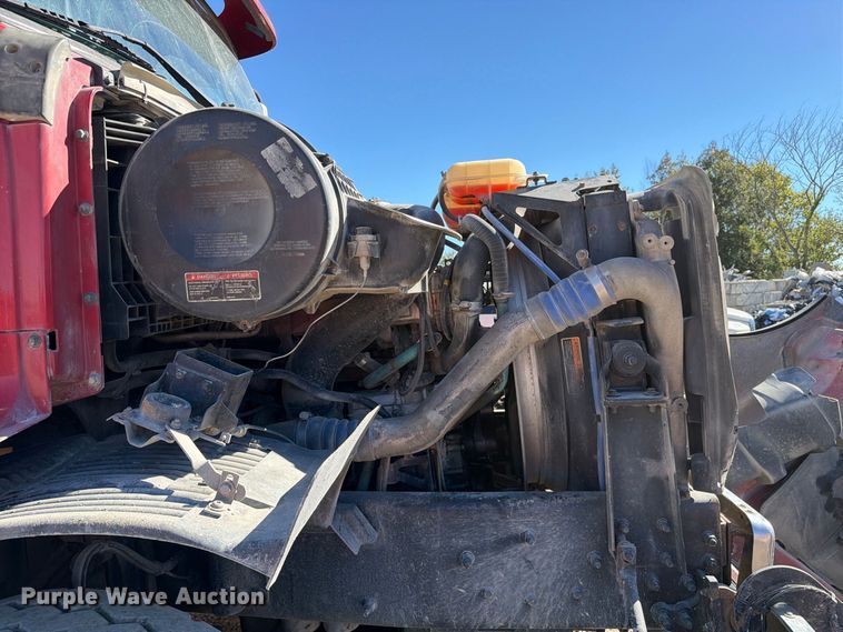 image for item FC3403 2007 Volvo Truck VHD roll-off container truck