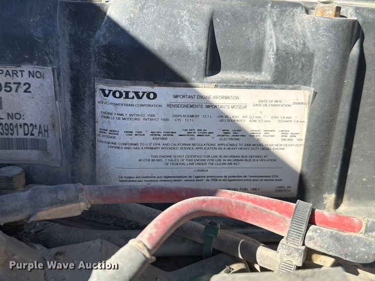 image for item FC3403 2007 Volvo Truck VHD roll-off container truck