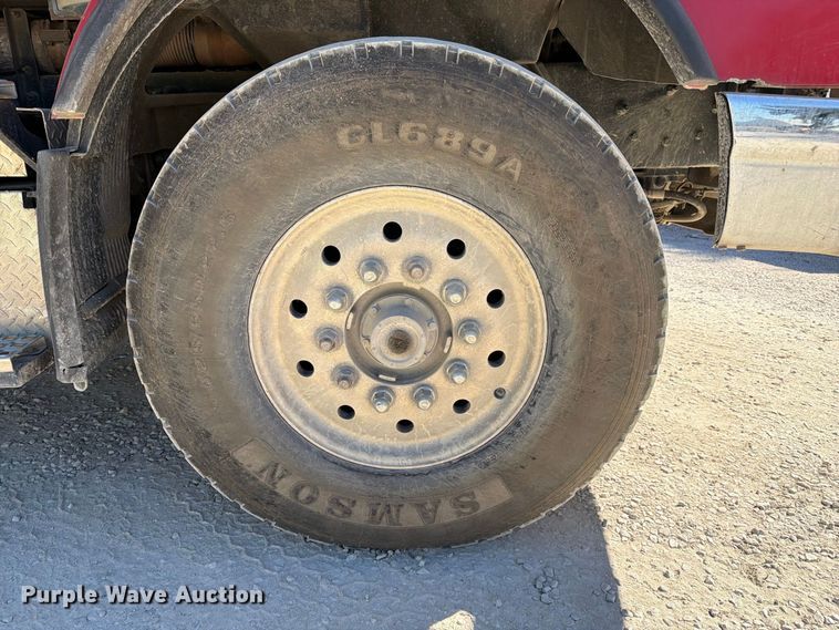 image for item FC3403 2007 Volvo Truck VHD roll-off container truck