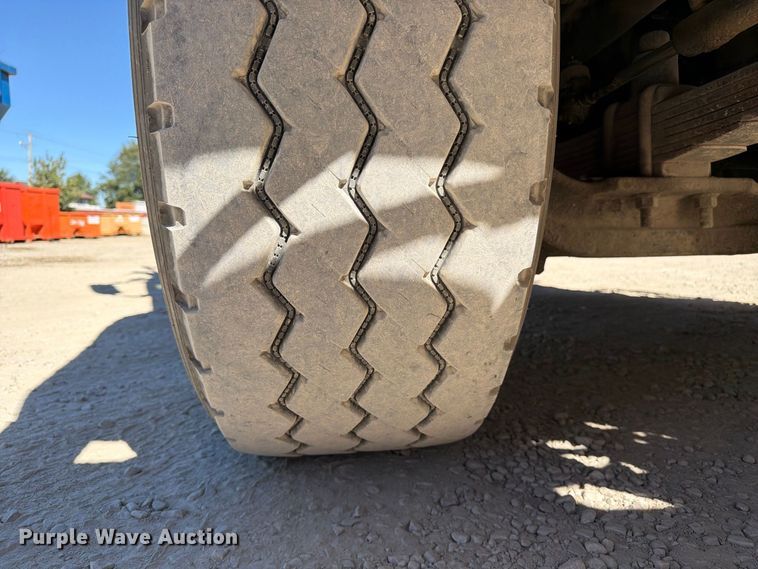 image for item FC3403 2007 Volvo Truck VHD roll-off container truck