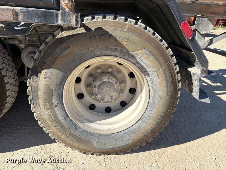 image for item FC3403 2007 Volvo Truck VHD roll-off container truck