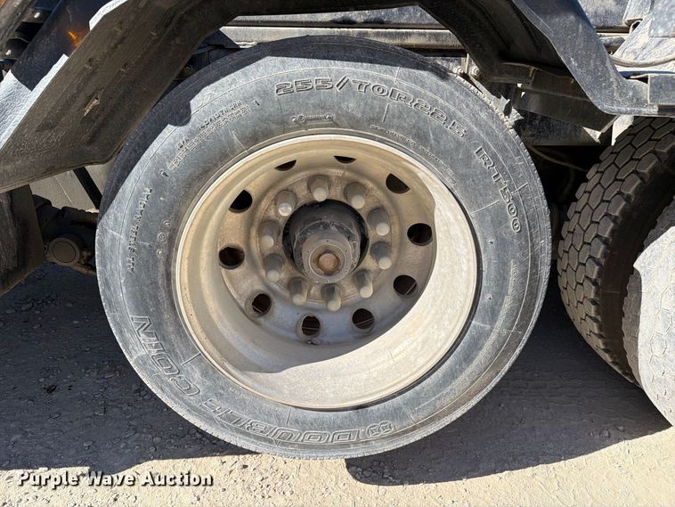 image for item FC3403 2007 Volvo Truck VHD roll-off container truck